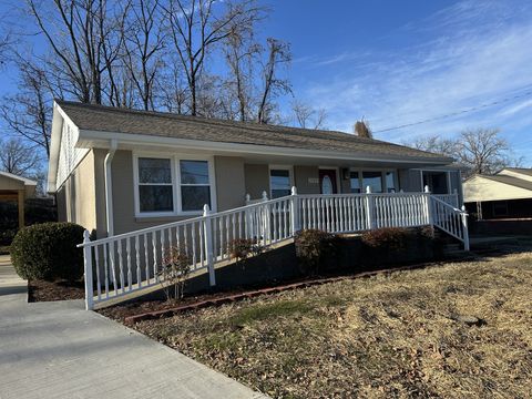 Photo of 2309 S Walnut St, Hopkinsville, KY 42240 (MLS # 3067383)