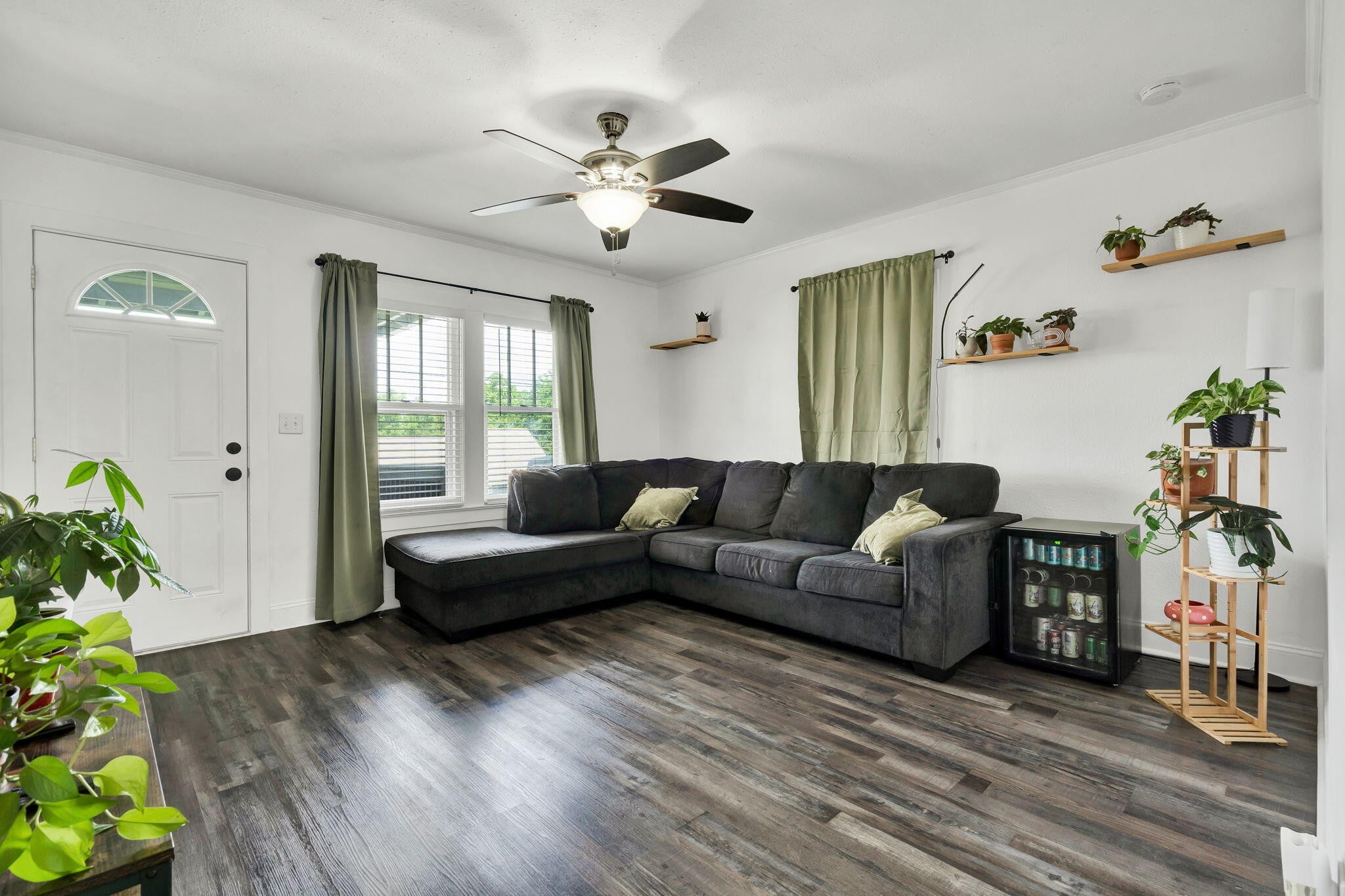 453 Crest Drive SW