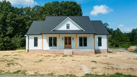 3213 Carolina Ave Centerville TN 37033