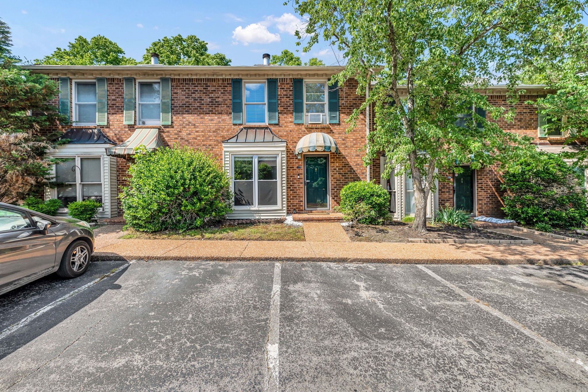 523 Williamsburg Dr