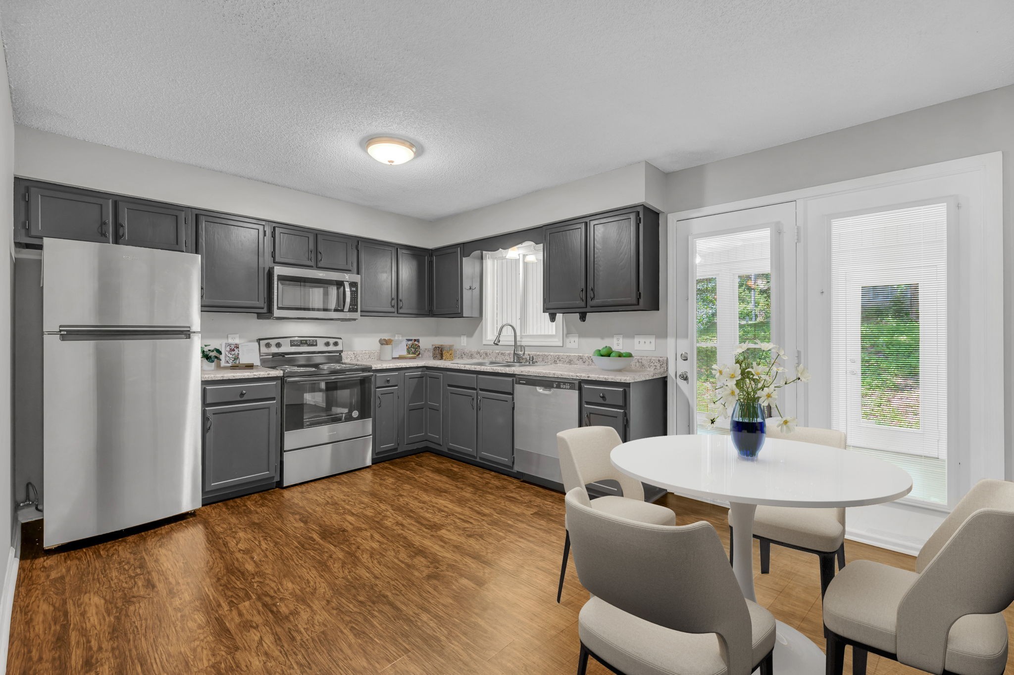 523 Williamsburg Dr