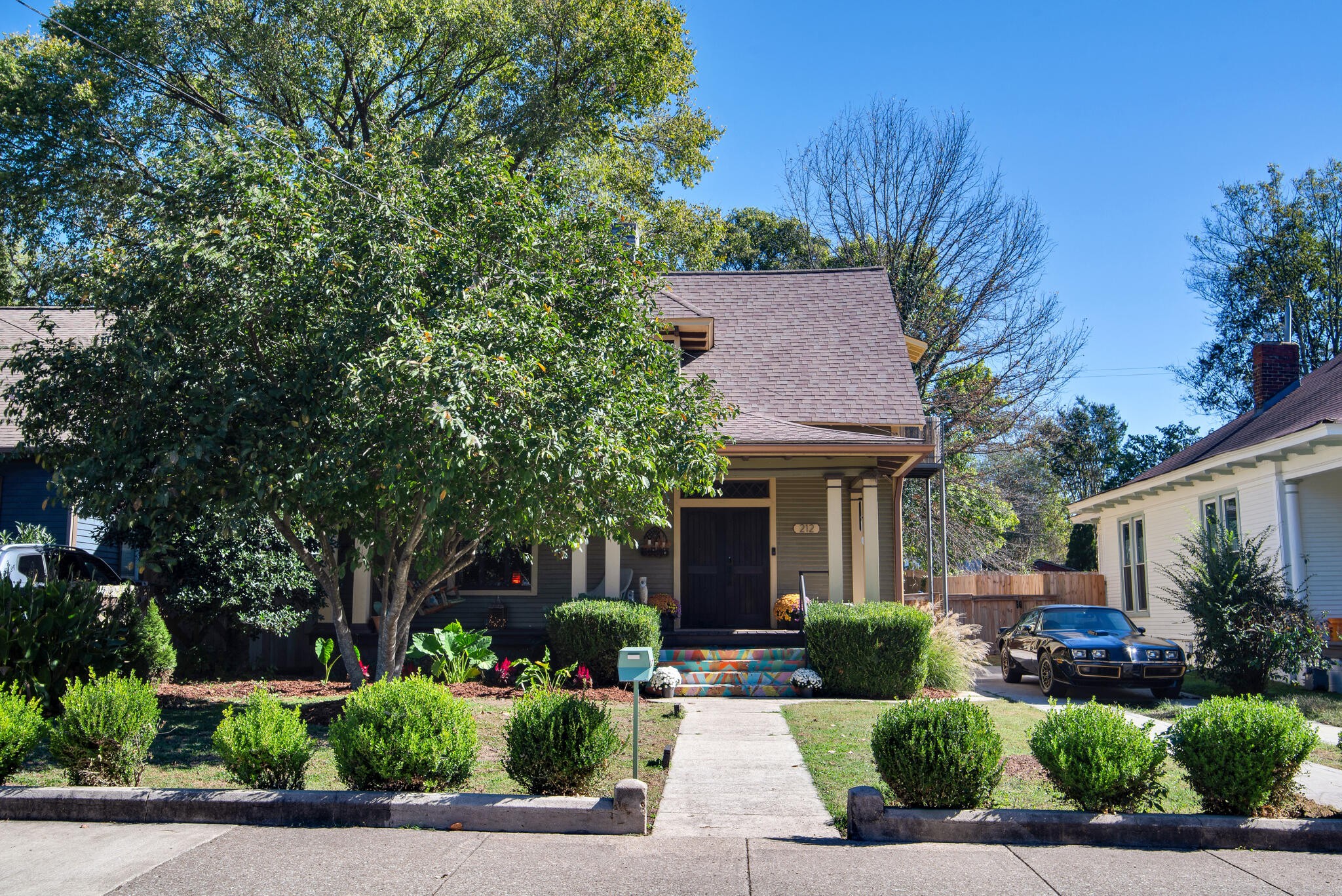 212 Chapel Ave