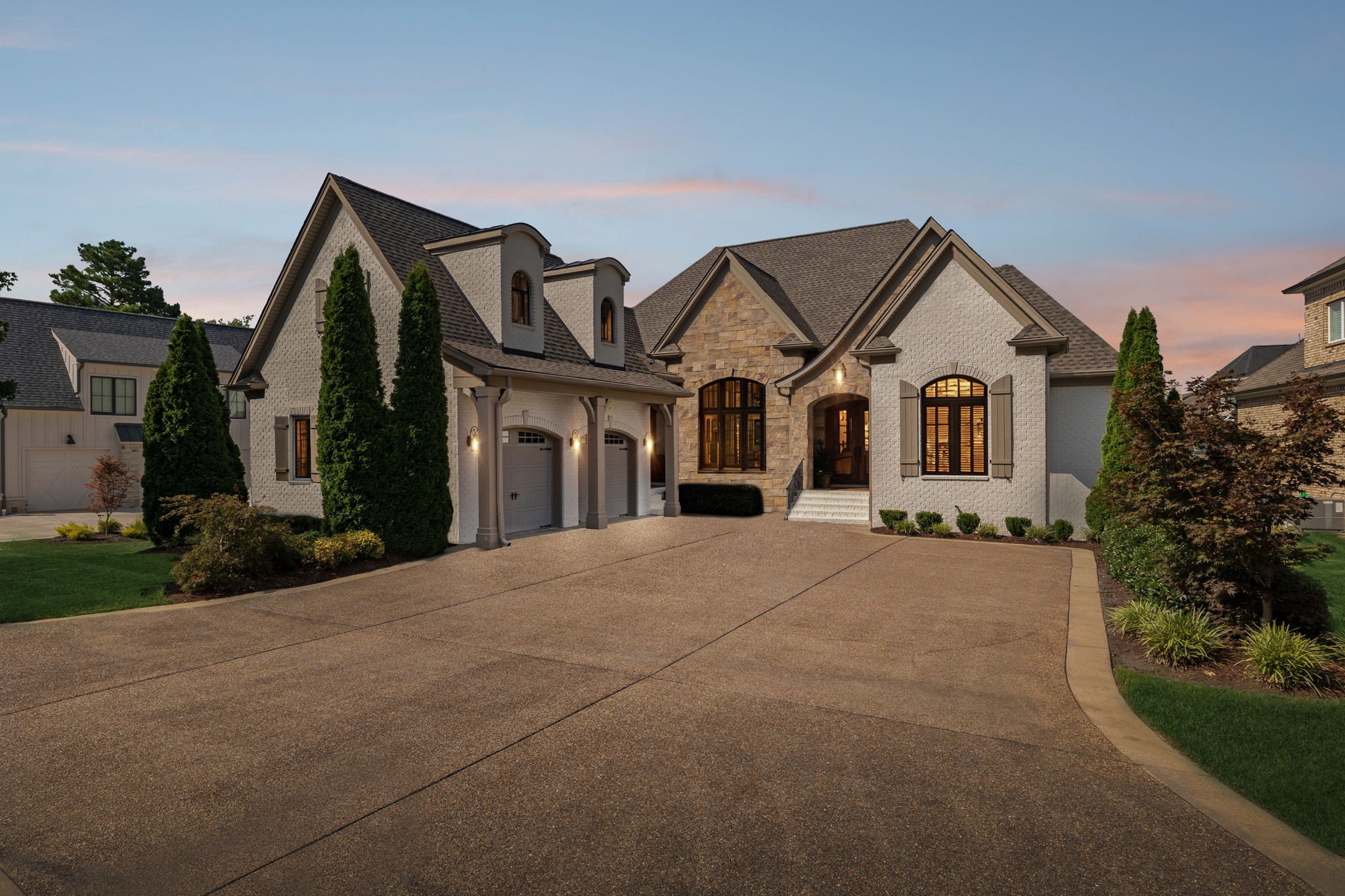 3033 Lakeshore Dr