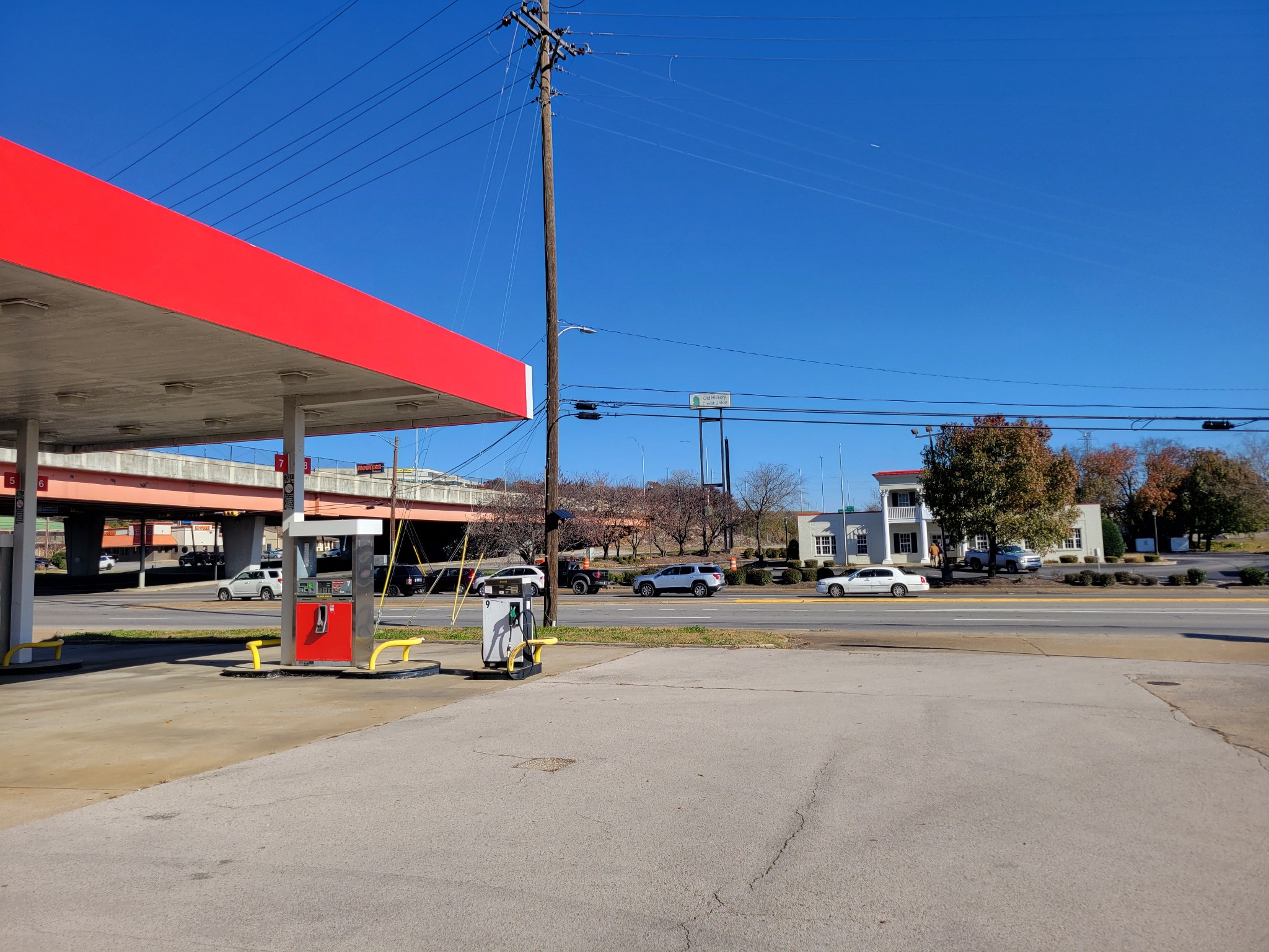 711 Rivergate Pkwy