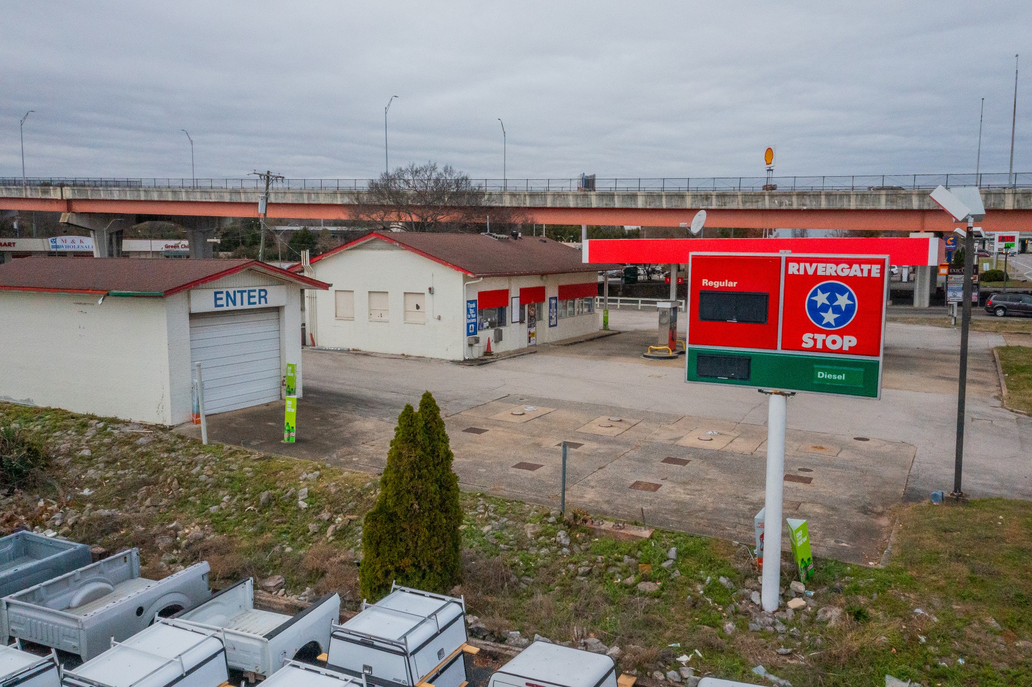 711 Rivergate Pkwy