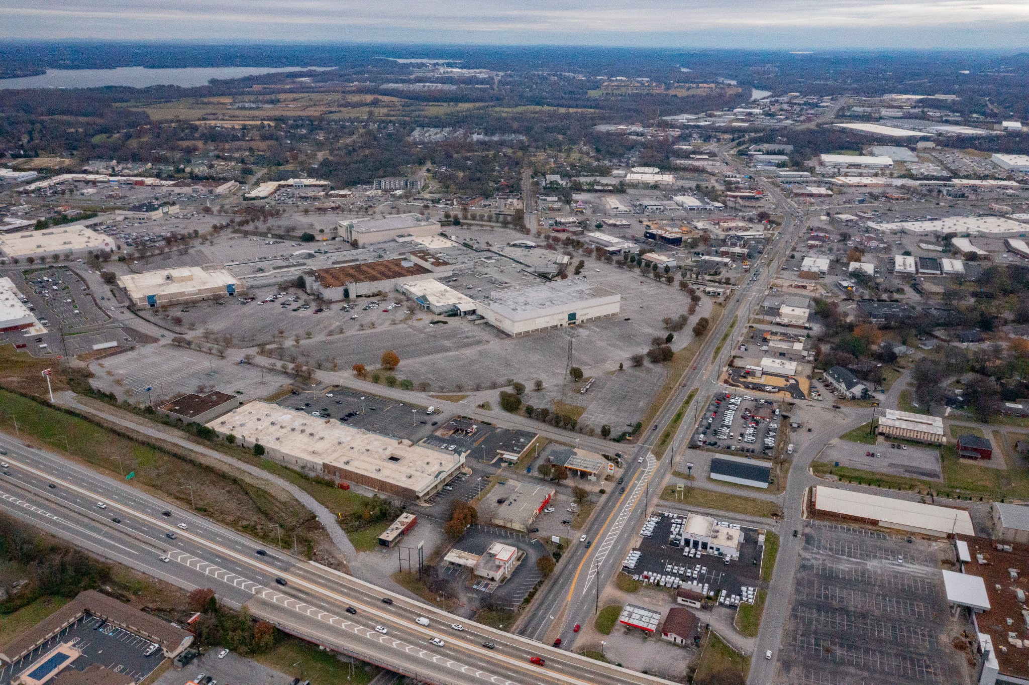 711 Rivergate Pkwy