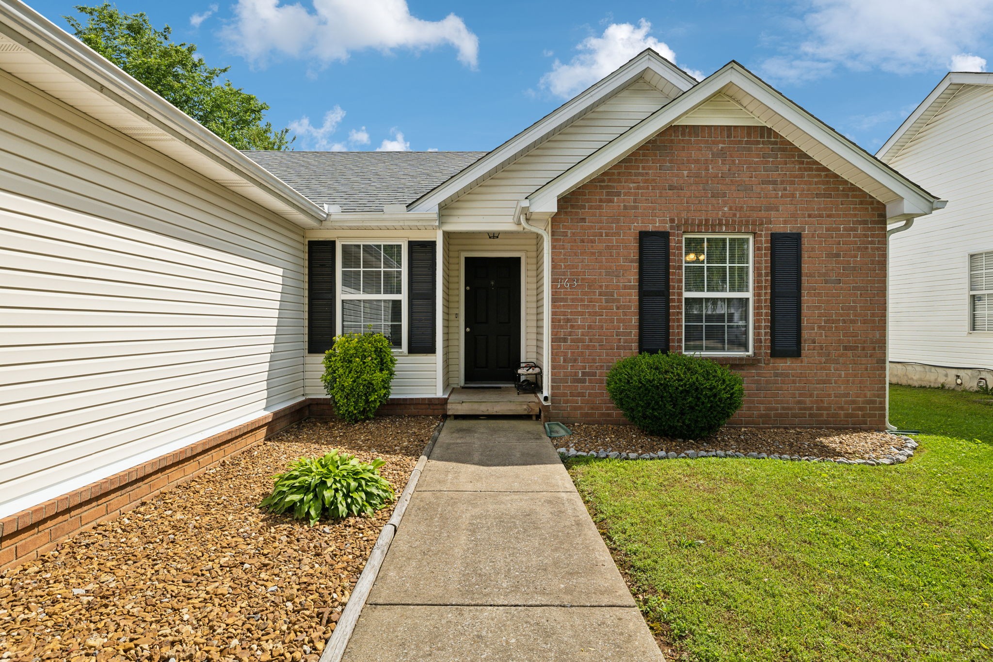 163 Lansdan Dr