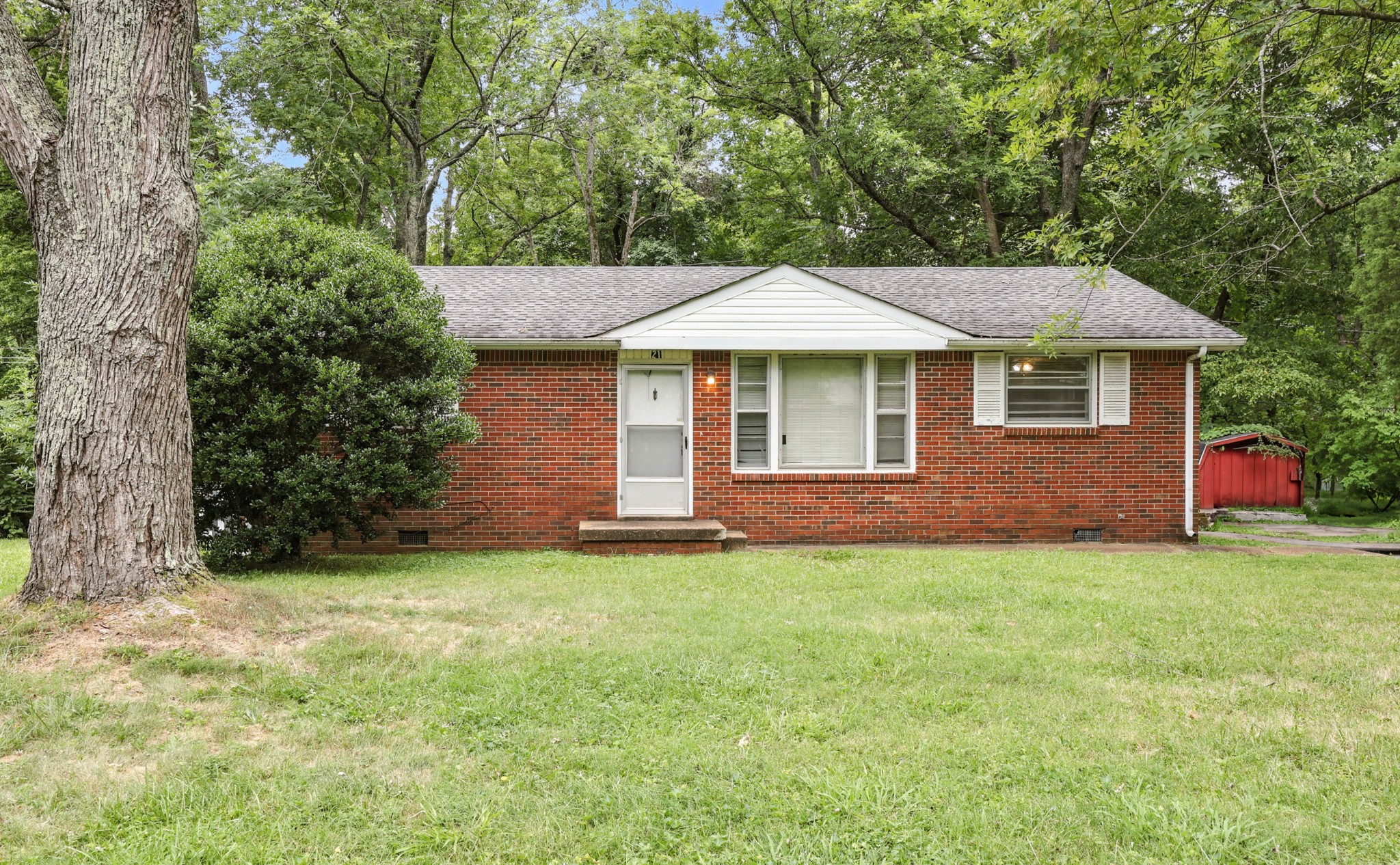21 Charlemagne Blvd