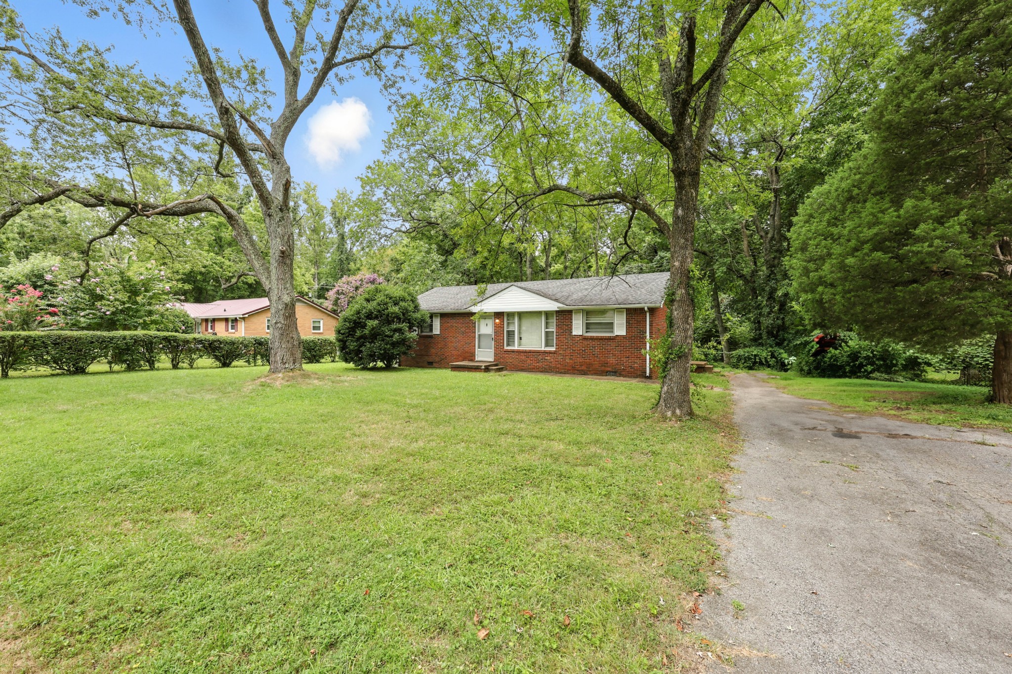 21 Charlemagne Blvd