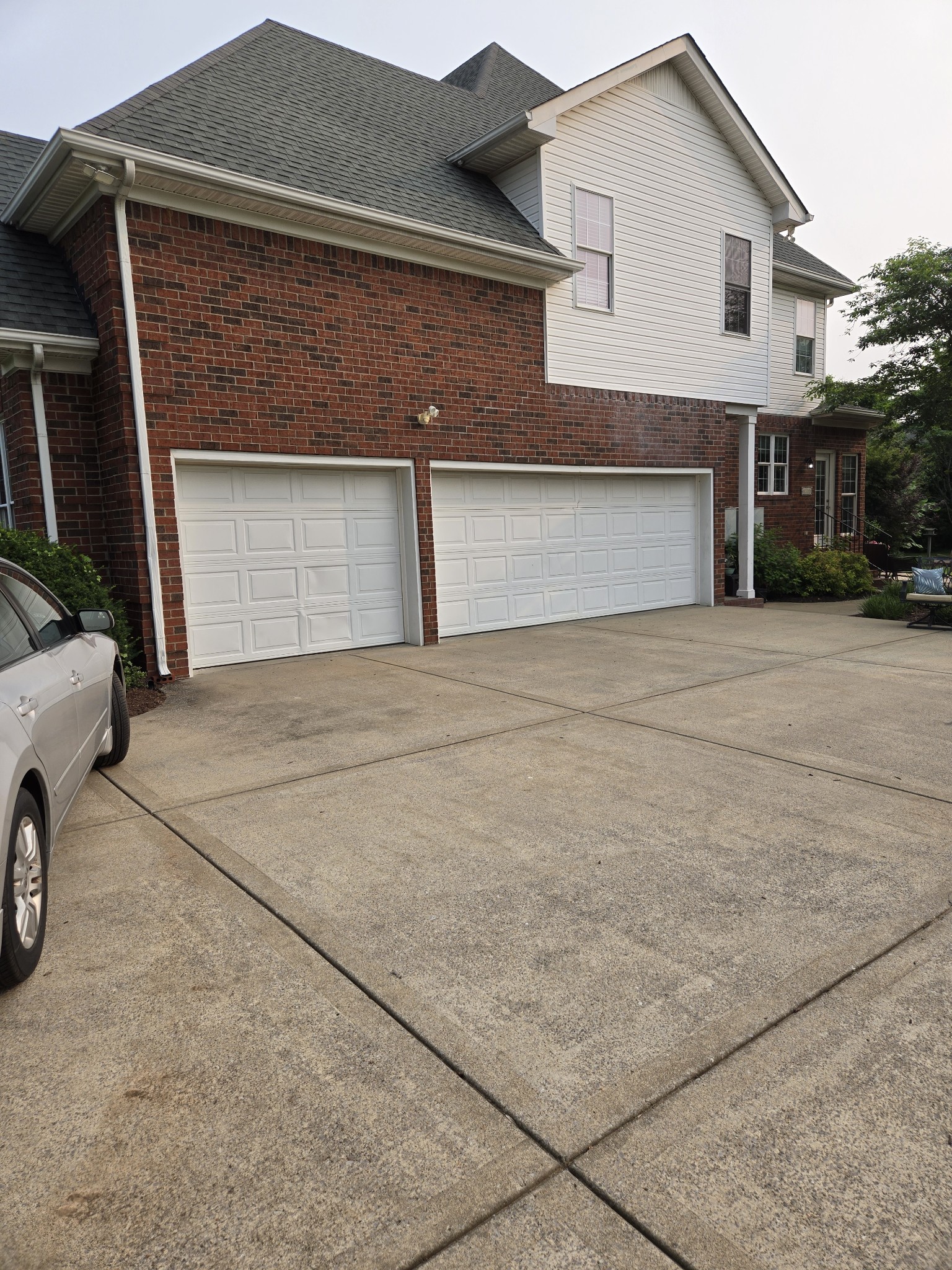 211 Mercedes Dr