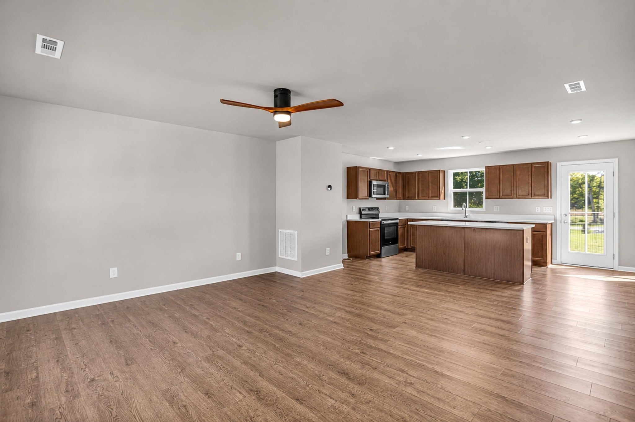216 Laurel St