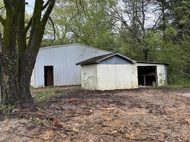 175 DRAKE LOOP