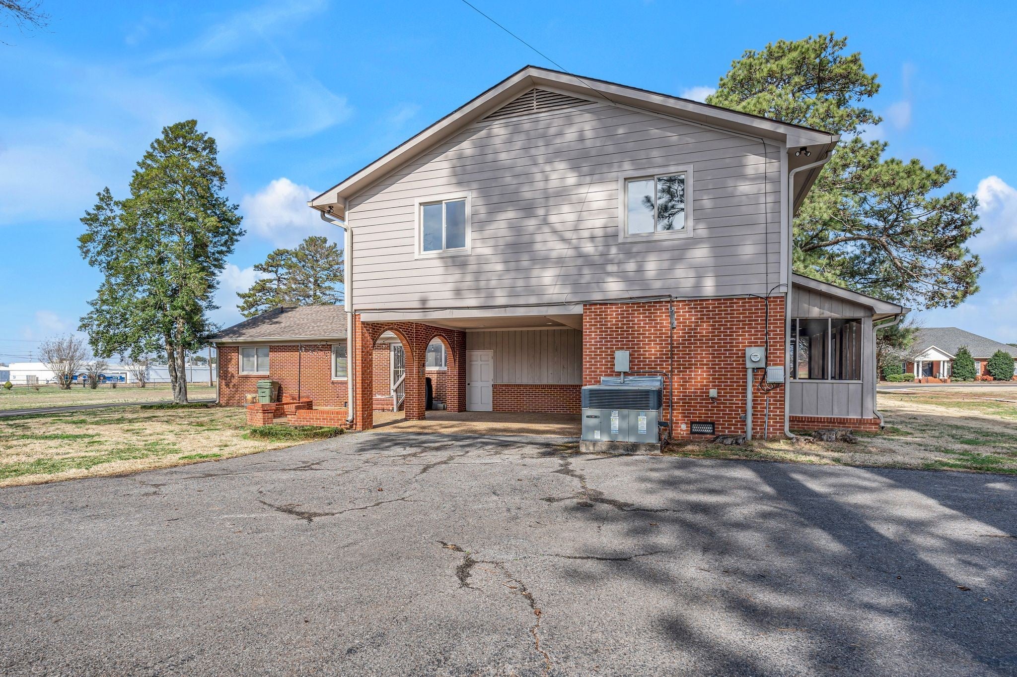 335 Robins St