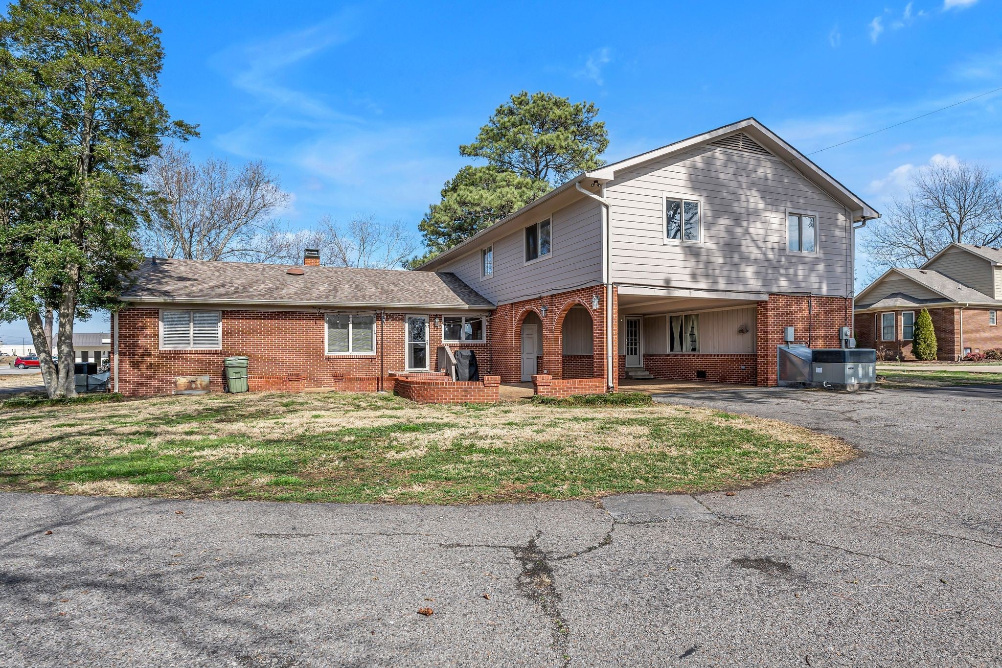 335 Robins St