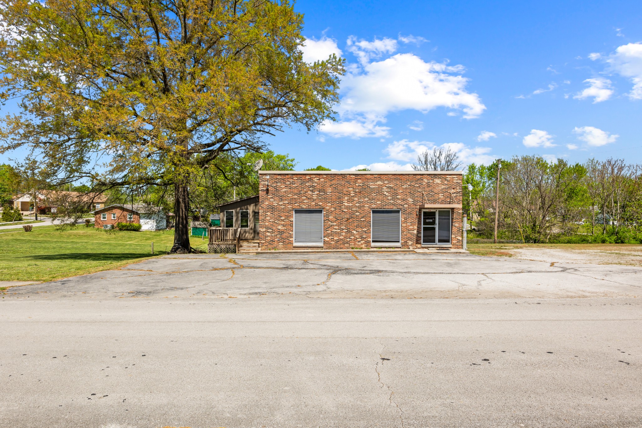114 E Church St