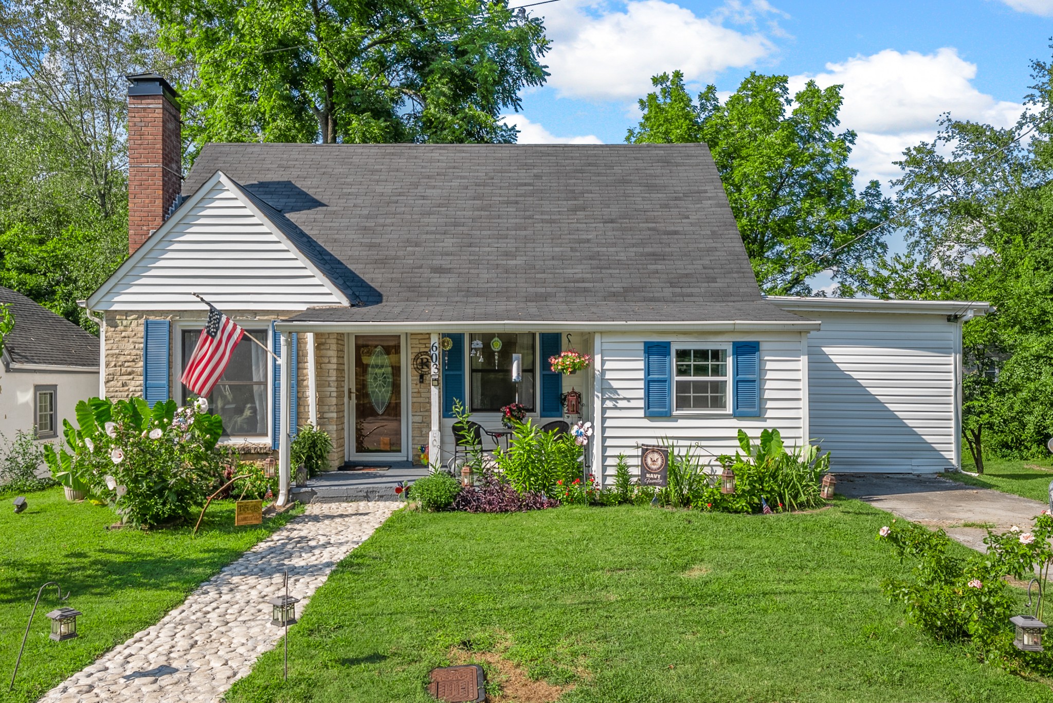 603 Crestview Dr