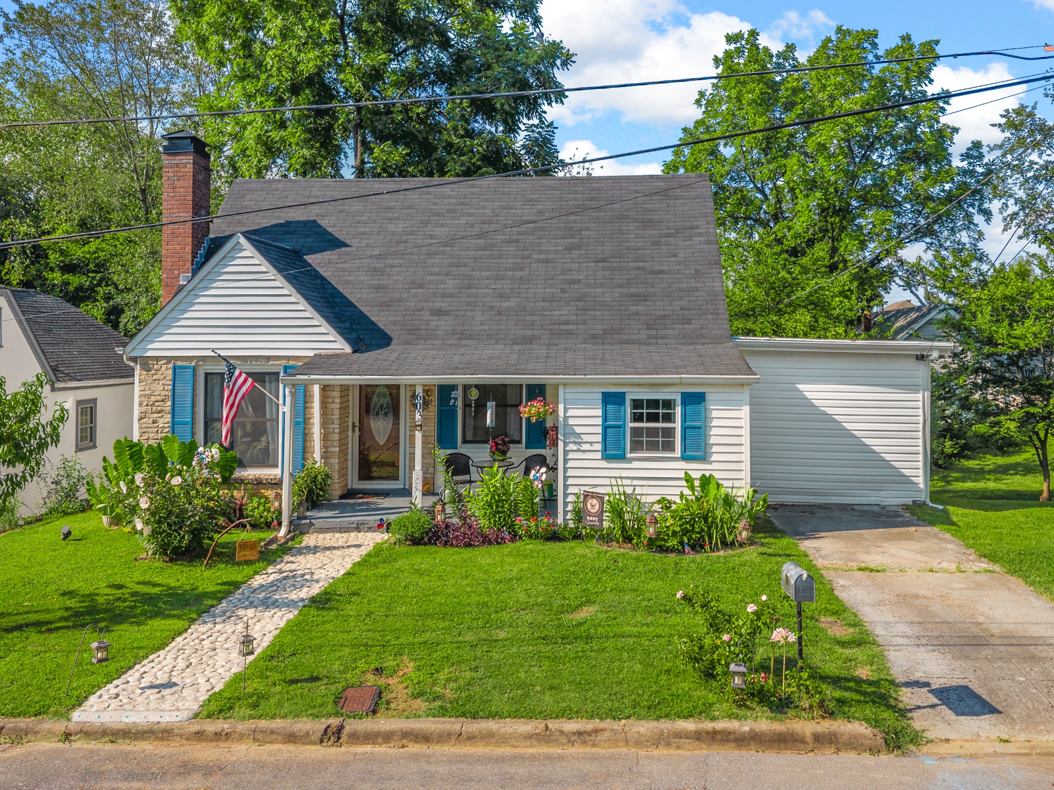 603 Crestview Dr