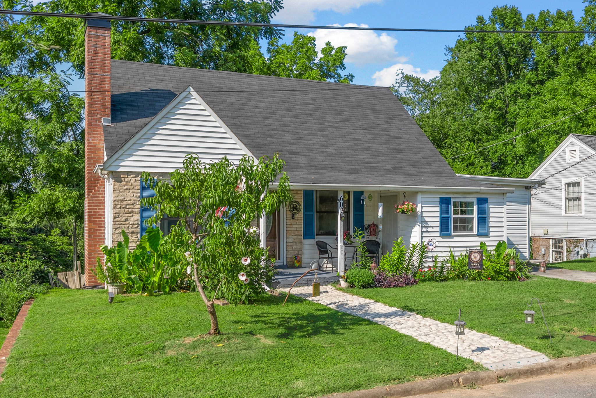 603 Crestview Dr