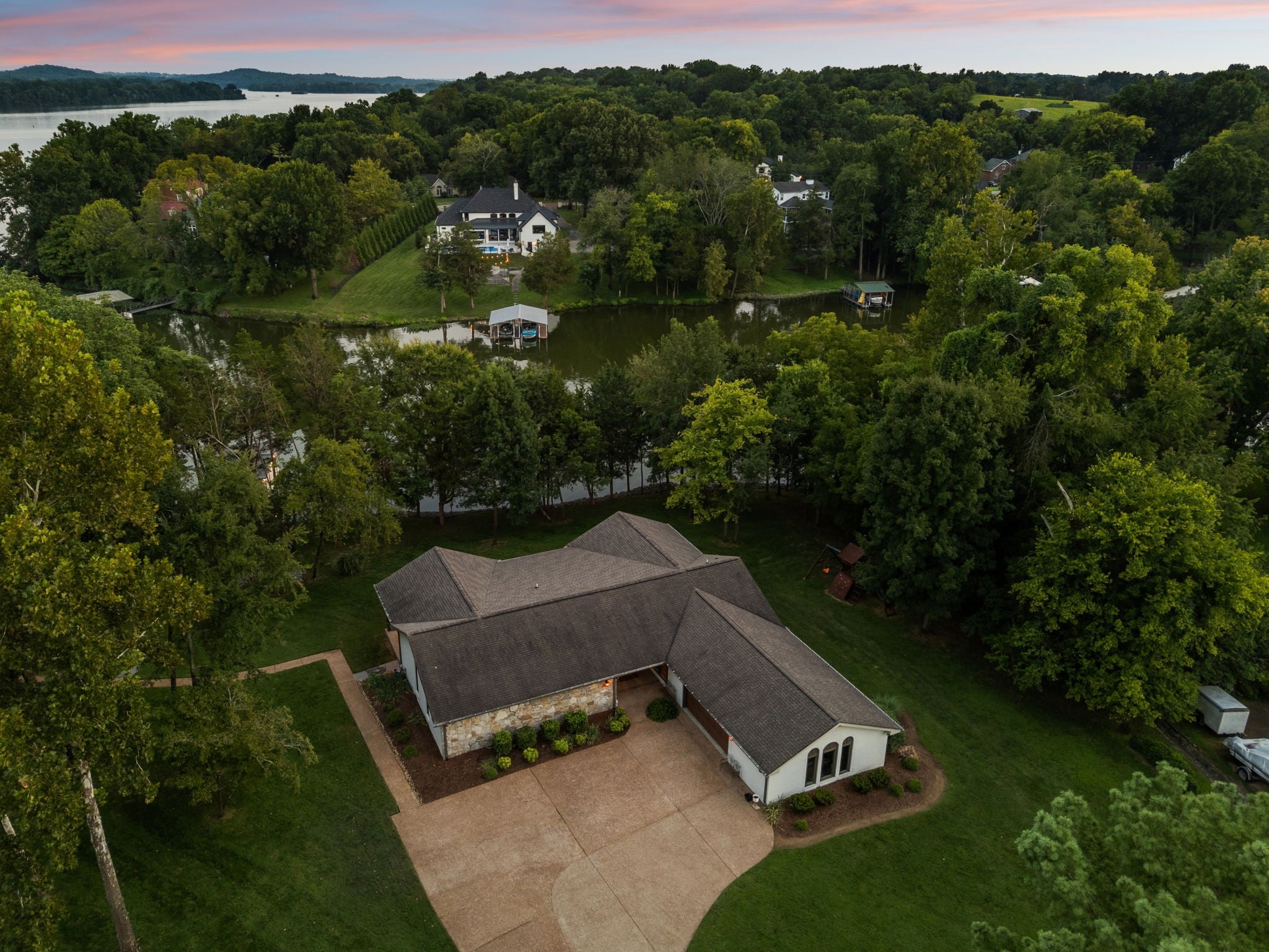 150 Grassland Dr