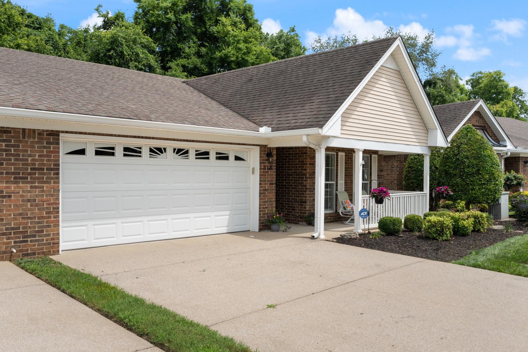 318 Forest Glen Cir