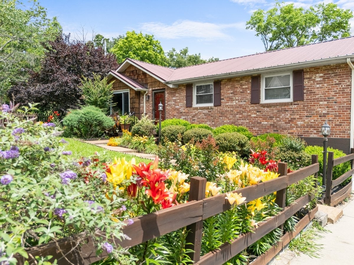 4-bed home sold in Nashville, TN 37211, 220 Nunley Dr 220 Nunley Dr, Nashville TN 37211 4-bed home, photo 3 of 30