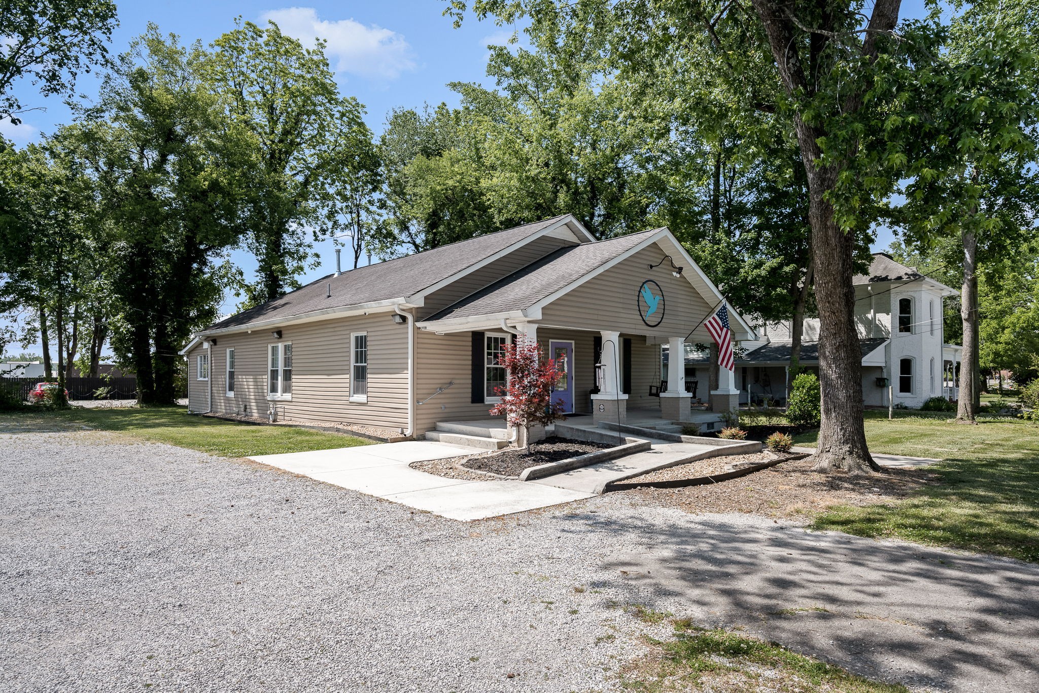 105 W DECHERD ST