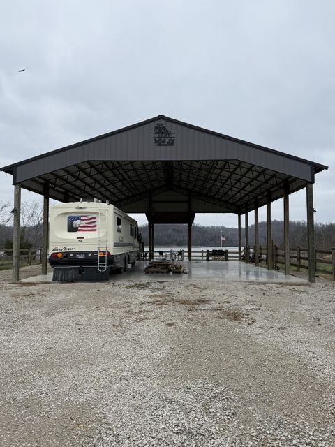 2571 Hardin Bottom River Rd Clifton TN 38425