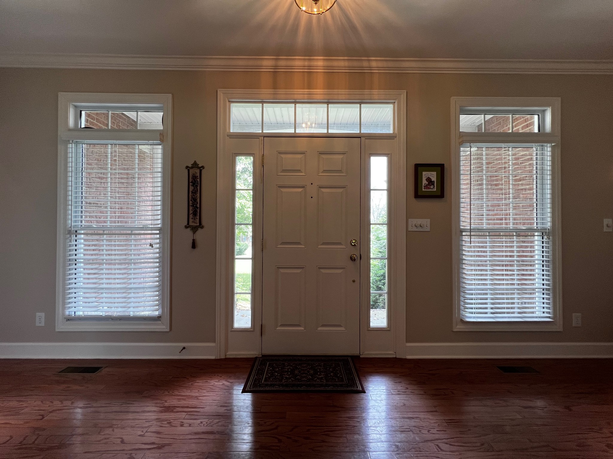 54 Foyer Dr