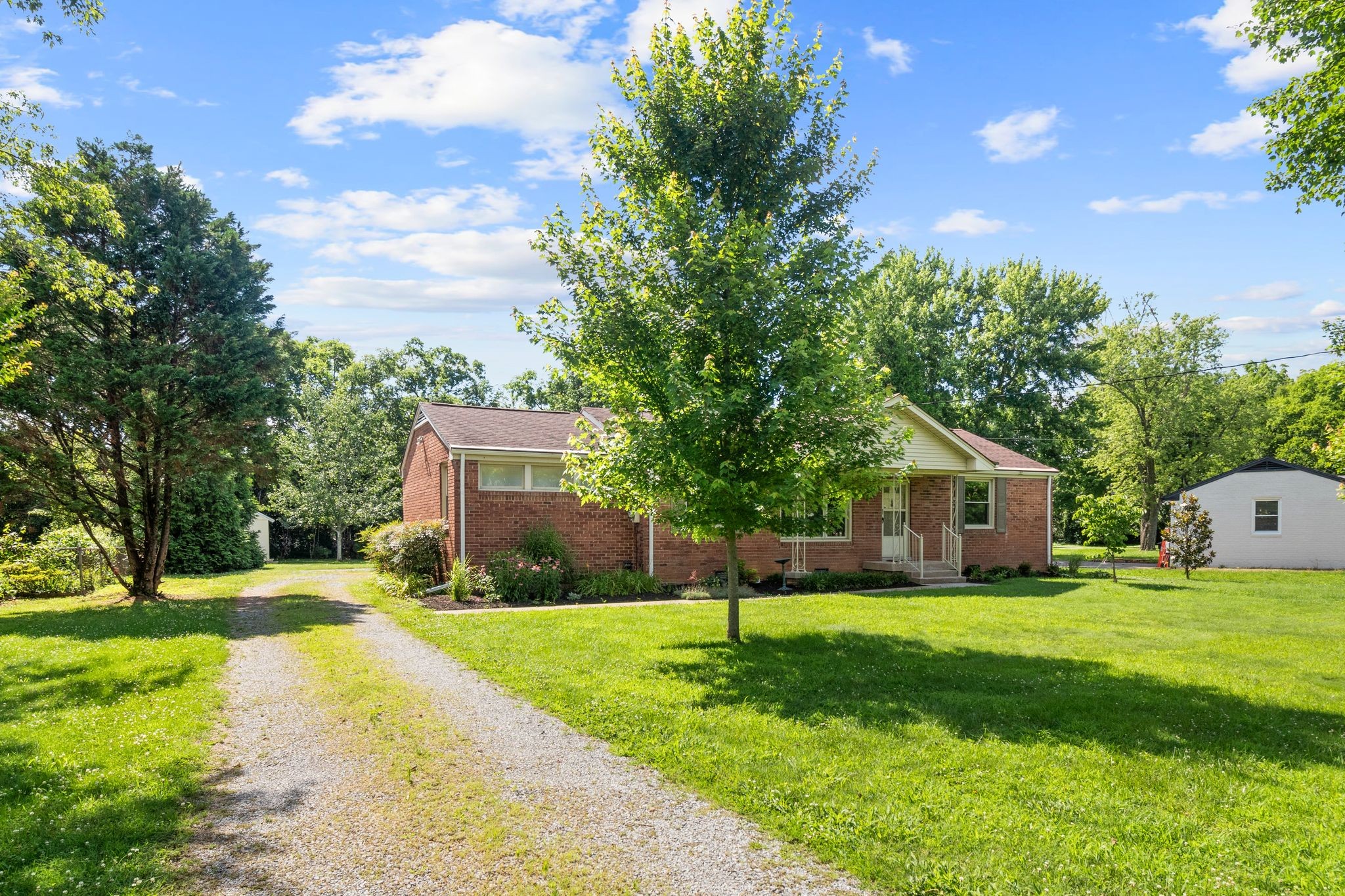 1407 Leaf Ave