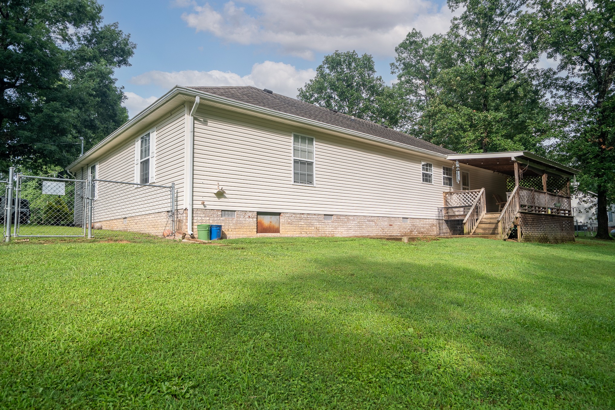 112 Oakdale Dr
