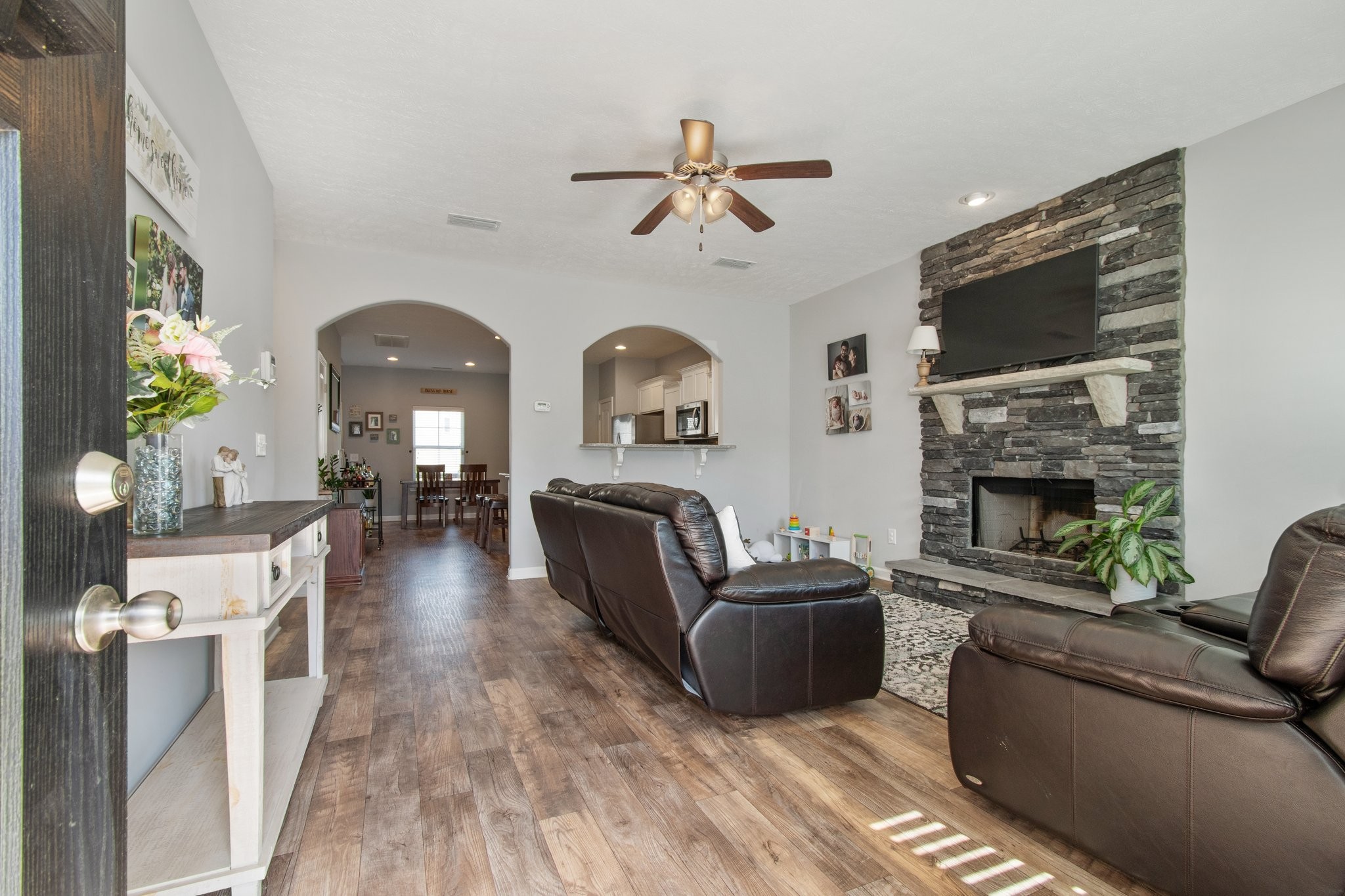 Photo 3 of 21 of 1087 Lady Nashville Dr house