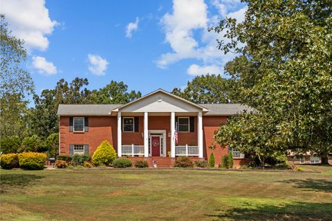 499 River Oaks Dr New Johnsonville TN 37134