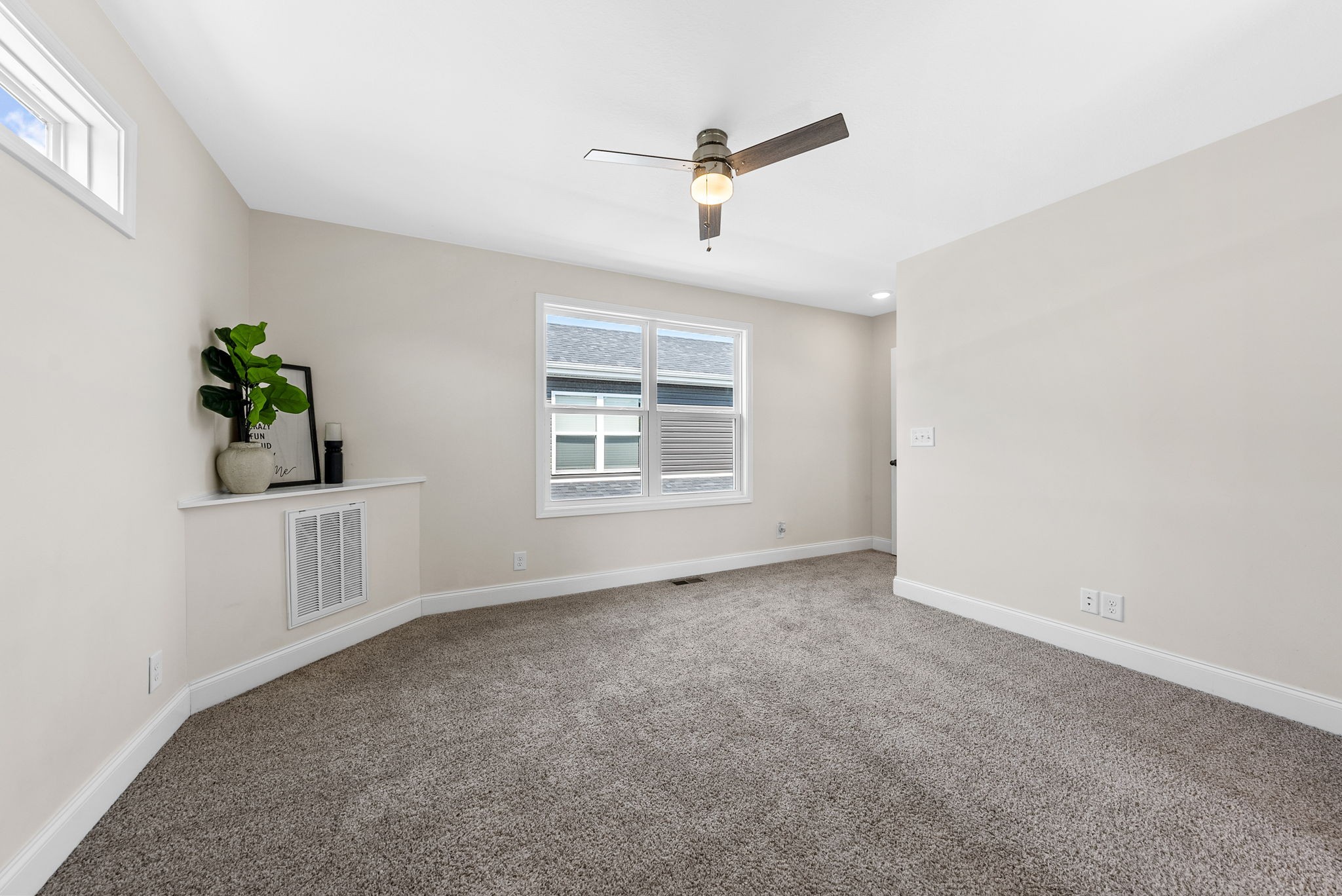 Clarksville, Tennessee 37040, United States, 3 Bedrooms Bedrooms, ,2 BathroomsBathrooms,Residential,Active,165874