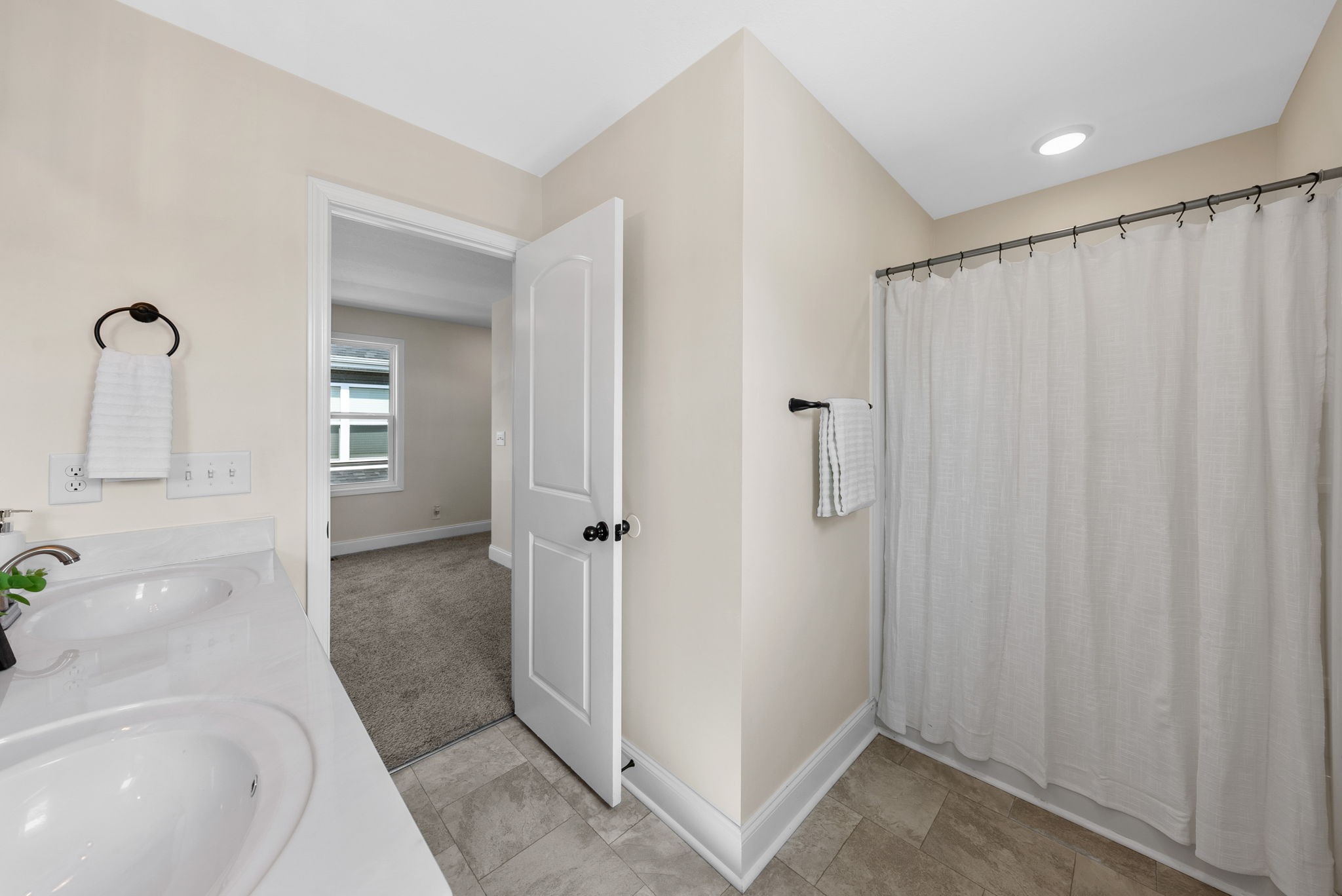 Clarksville, Tennessee 37040, United States, 3 Bedrooms Bedrooms, ,2 BathroomsBathrooms,Residential,Active,165874