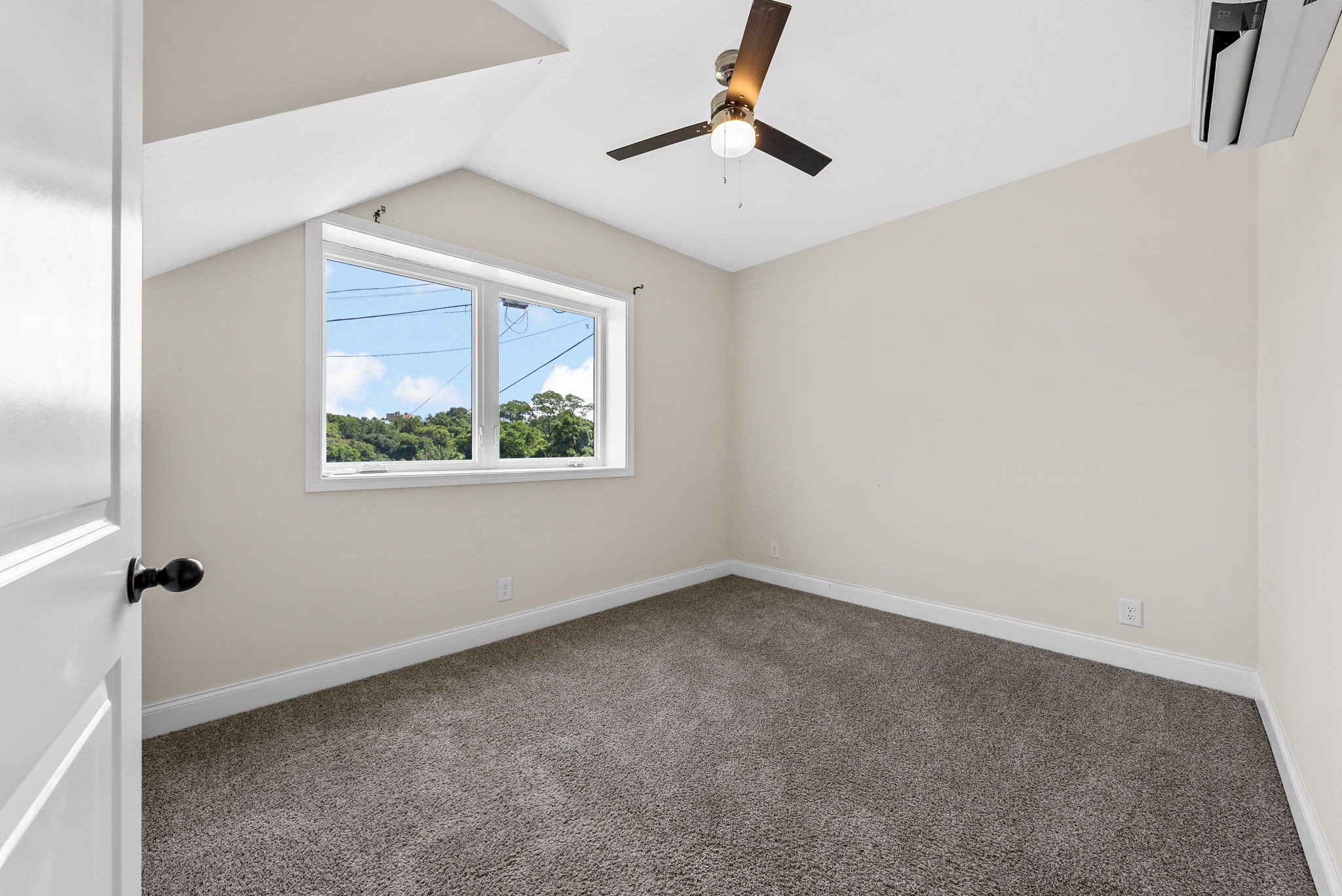 Clarksville, Tennessee 37040, United States, 3 Bedrooms Bedrooms, ,2 BathroomsBathrooms,Residential,Active,165874