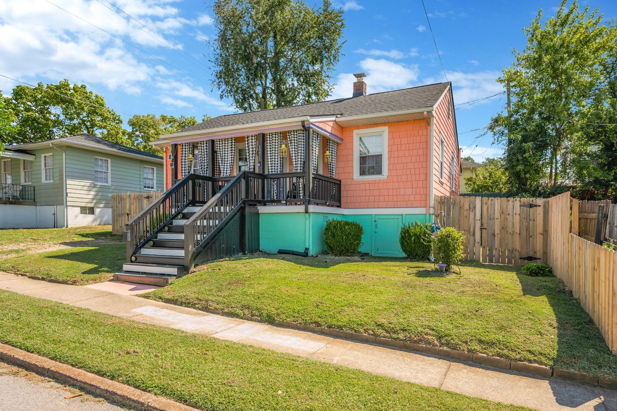 1211 Bryan St