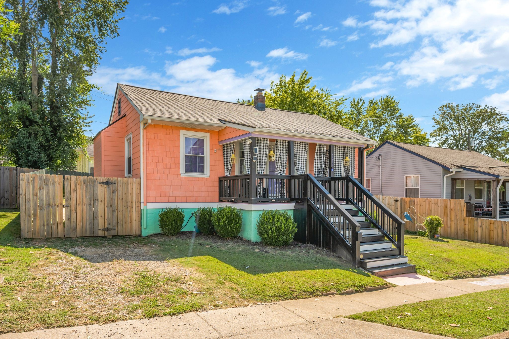 1211 Bryan St