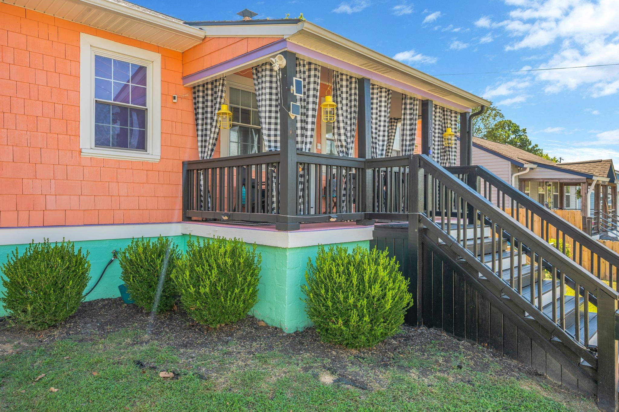 1211 Bryan St