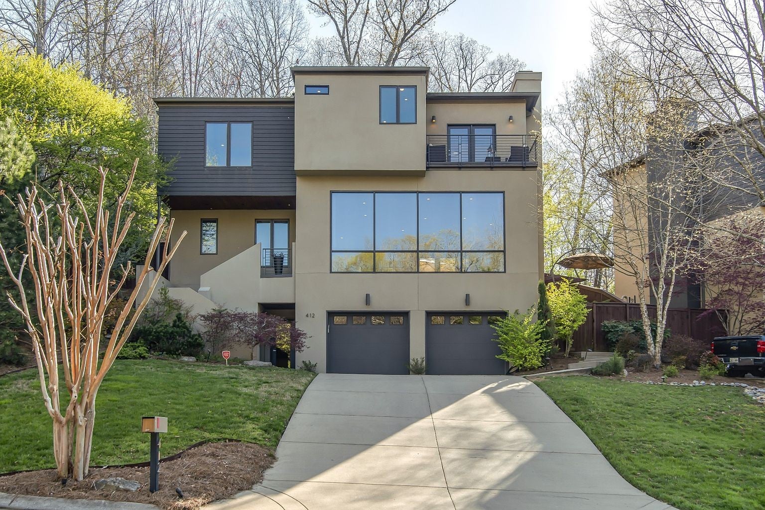 4-bed listing at 412 Valley Trace Dr, Nashville