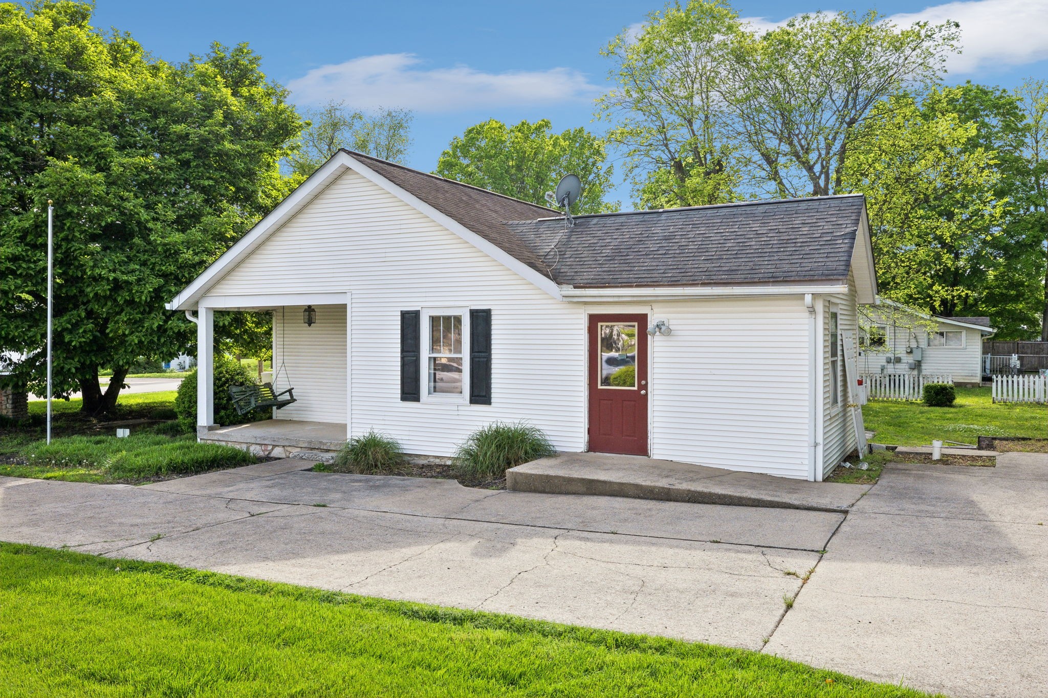 46 W Caldwell St
