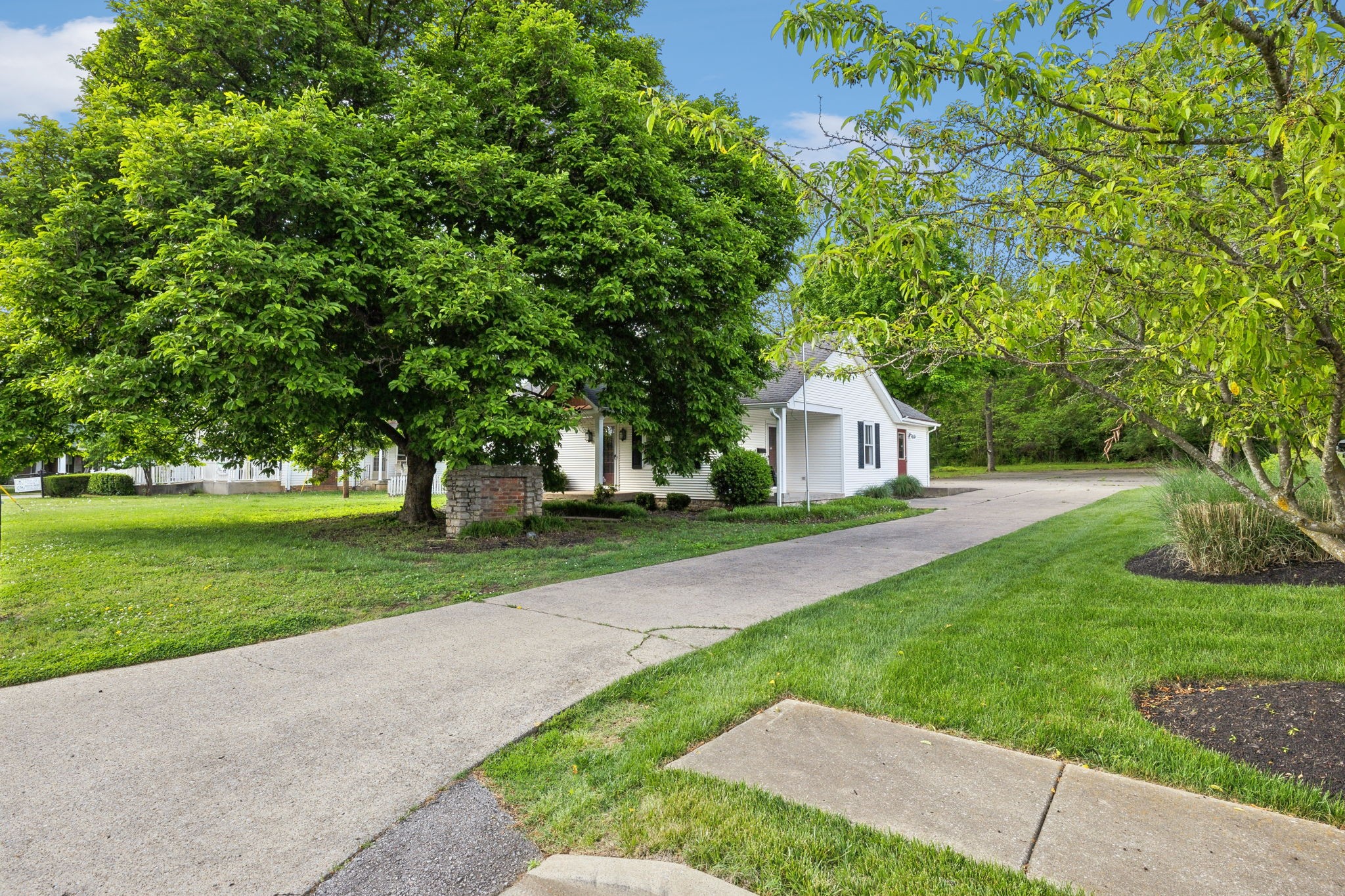 46 W Caldwell St