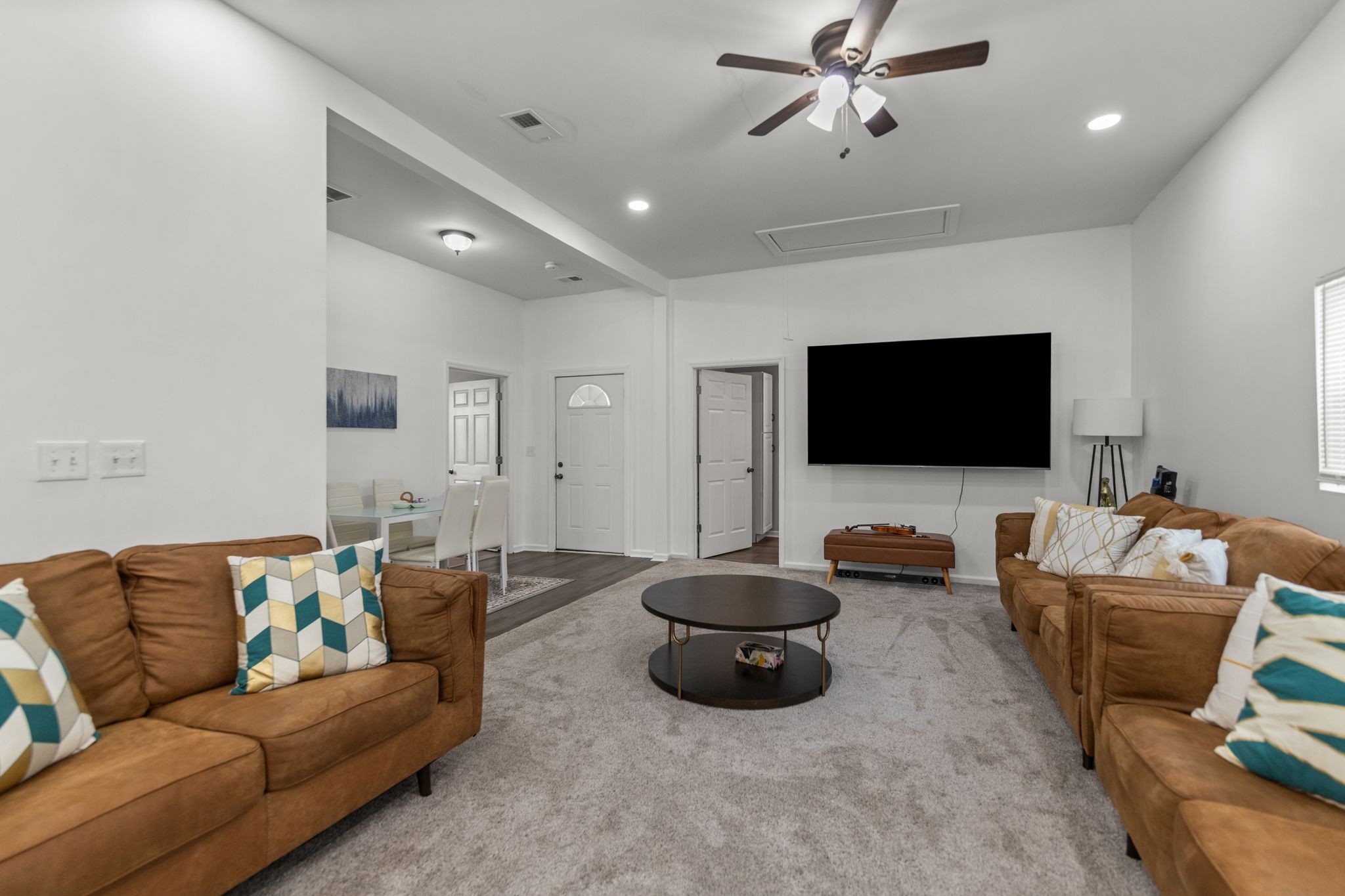 218 W Winchester St