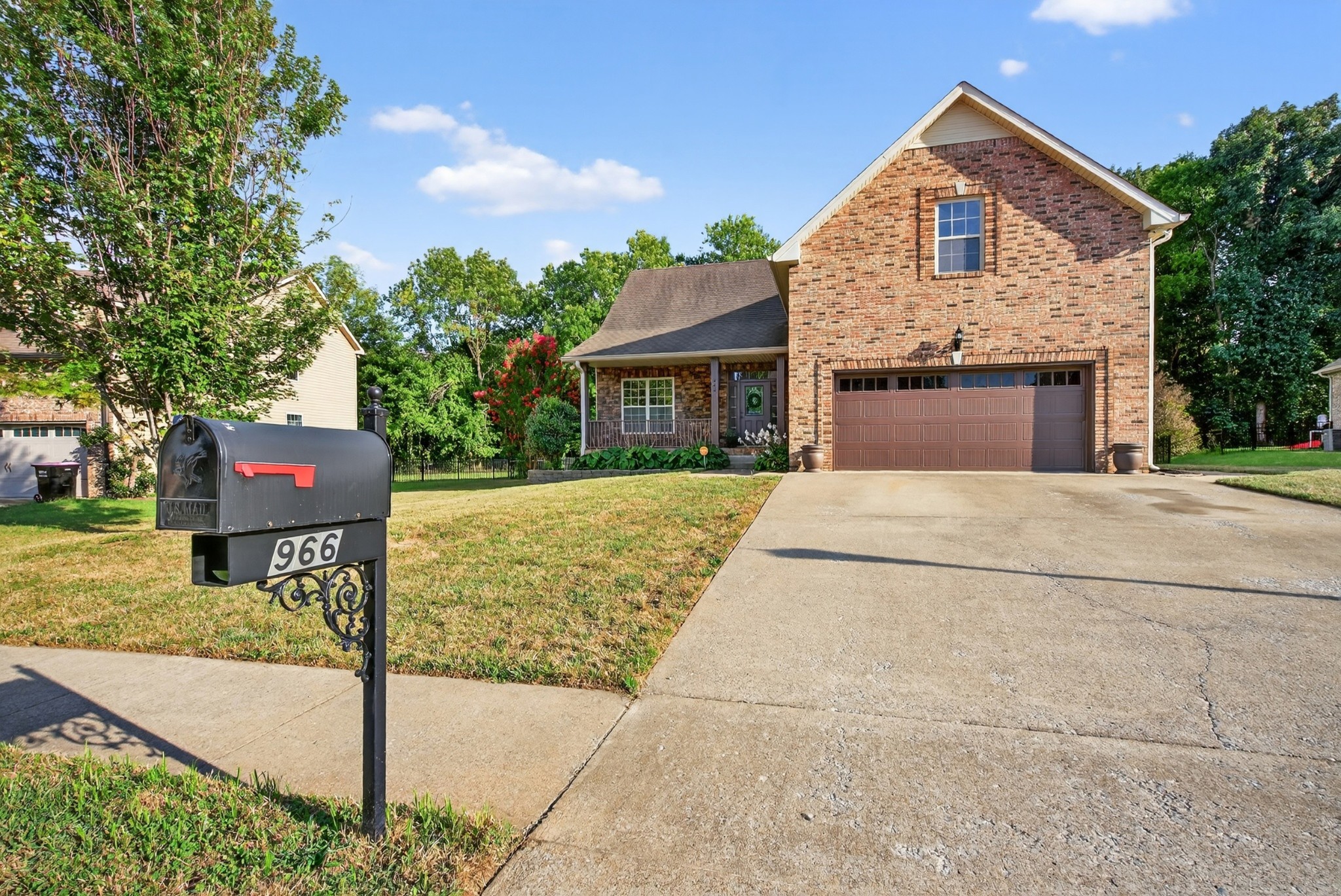 966 Willow Cir