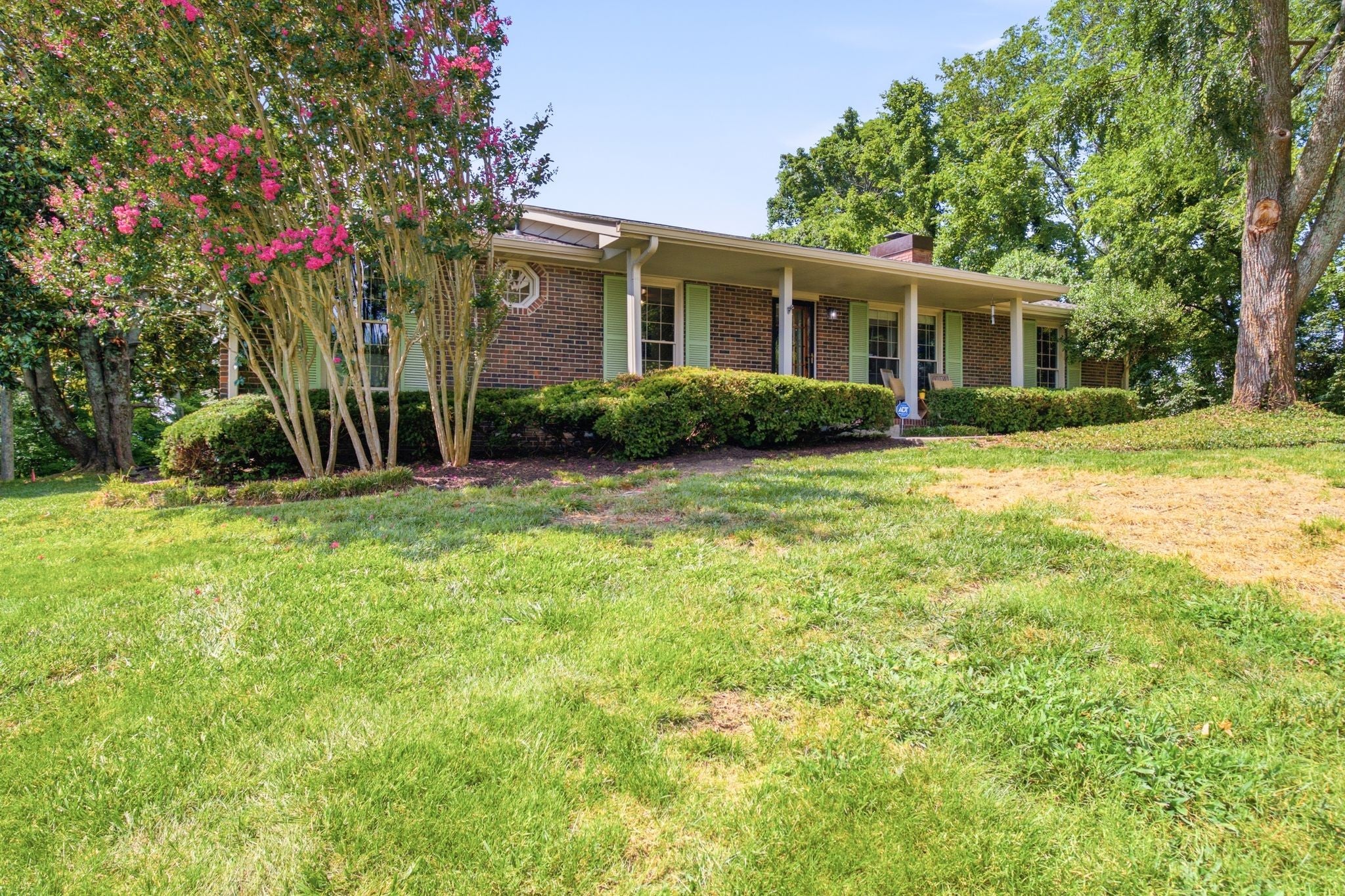 7222 Westcott Dr, Nashville TN 37221 3-bed home, photo 2 of 30