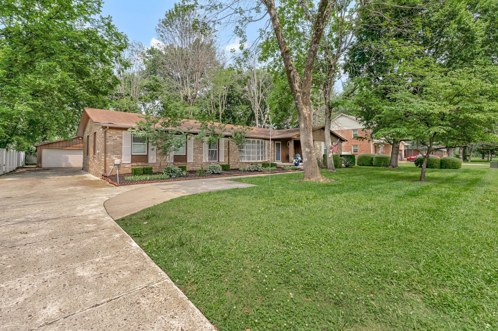 1415 Huntington Dr