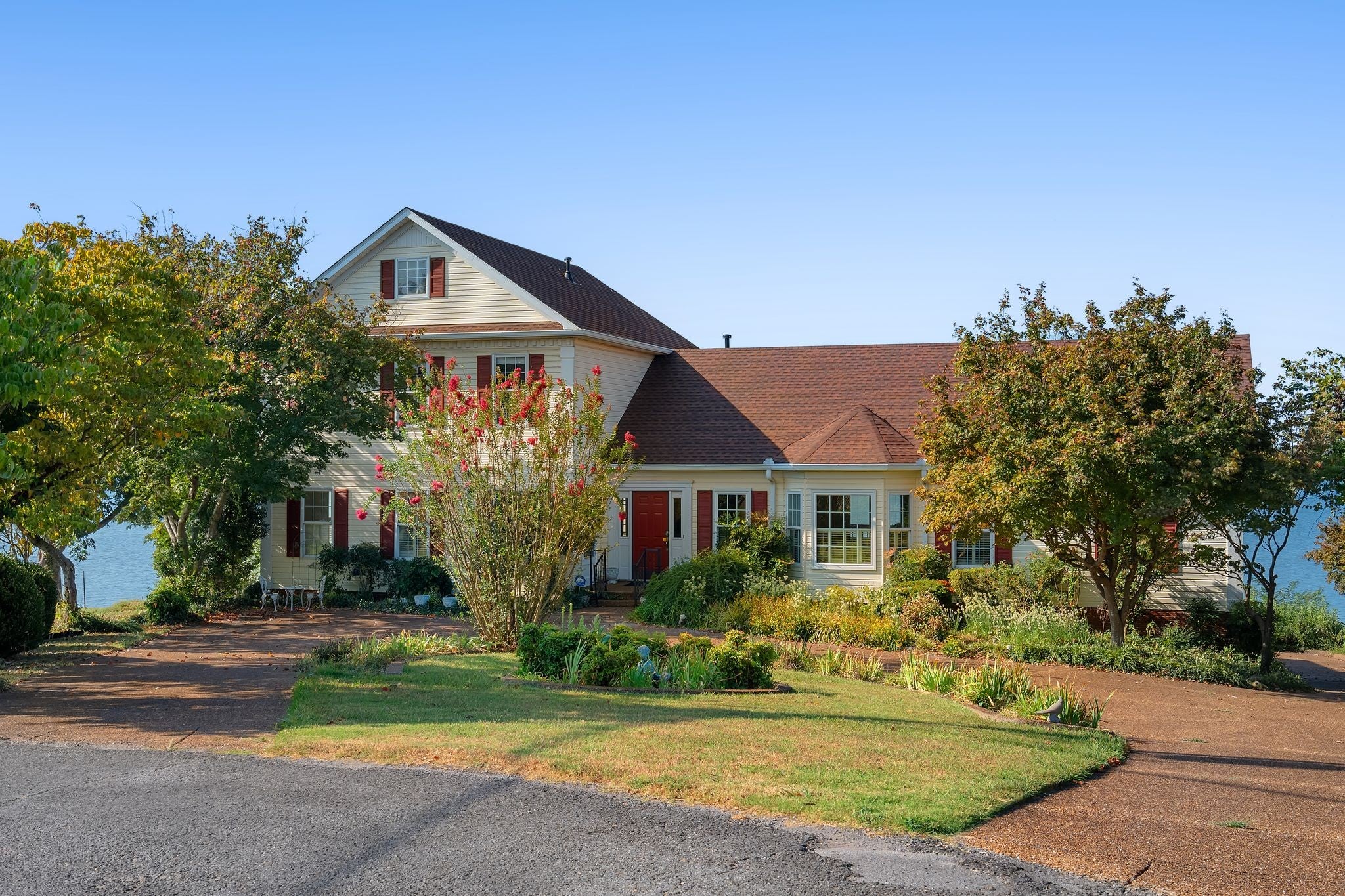 180 Roberta Dr