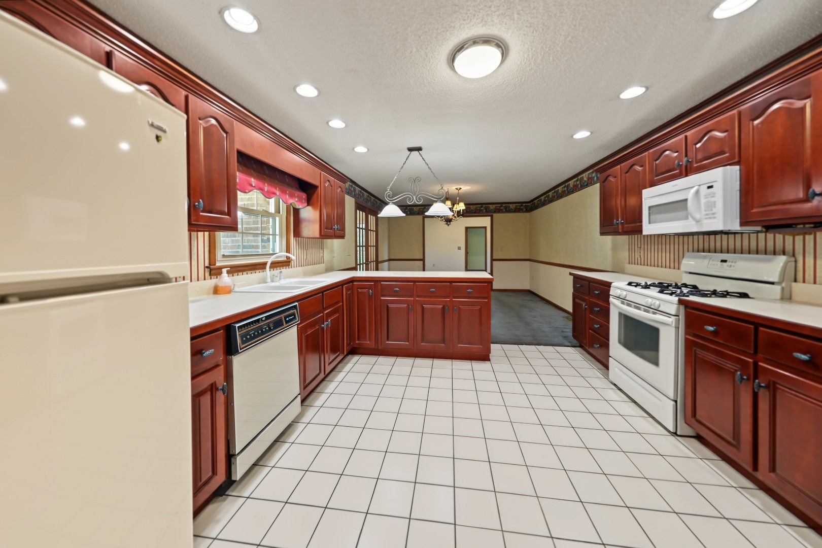 1235 Golf Course Rd