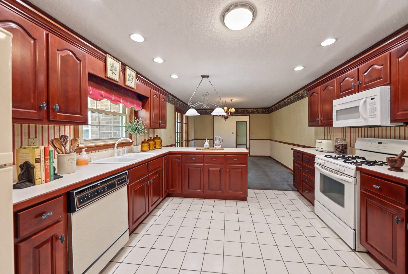 1235 Golf Course Rd