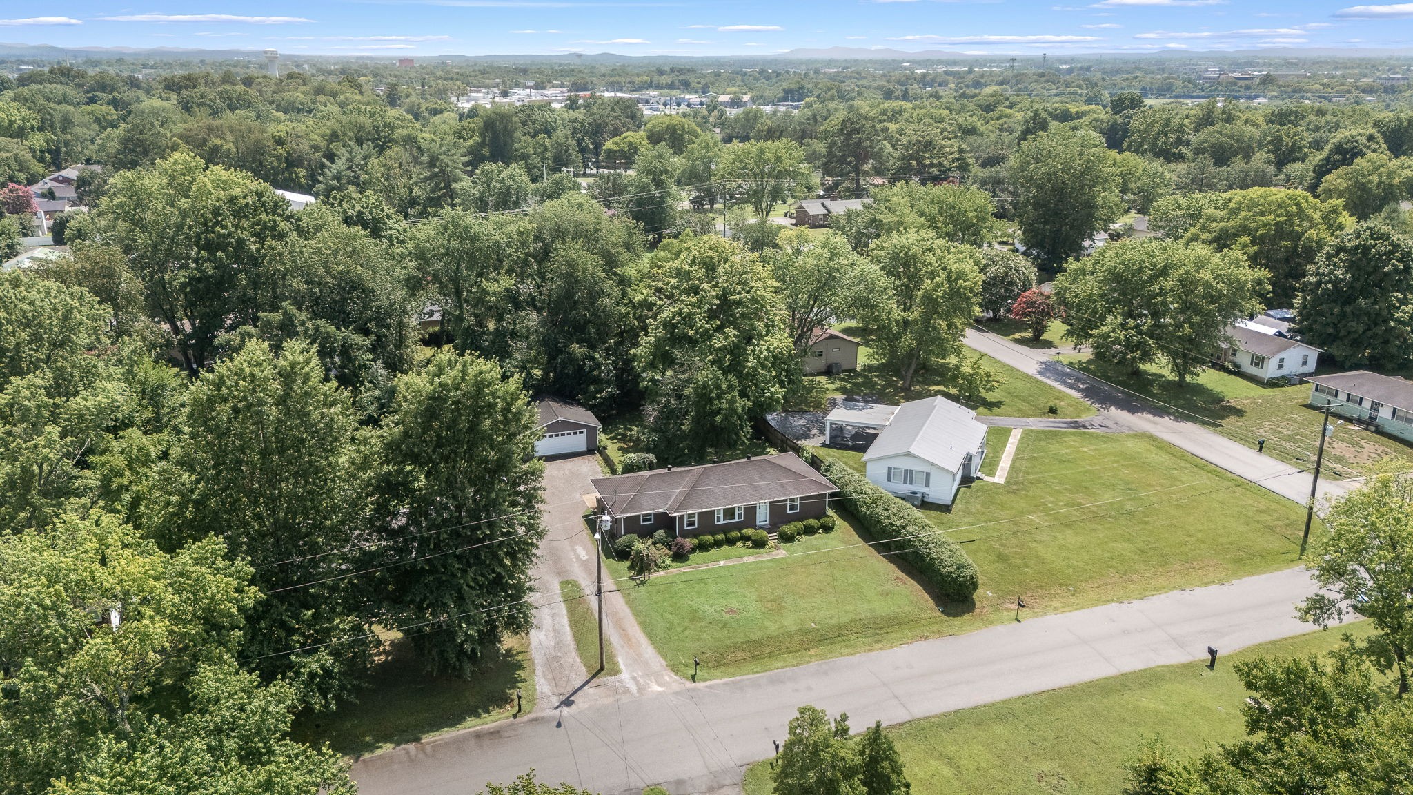 1019 Lawndale Dr - Photo 2
