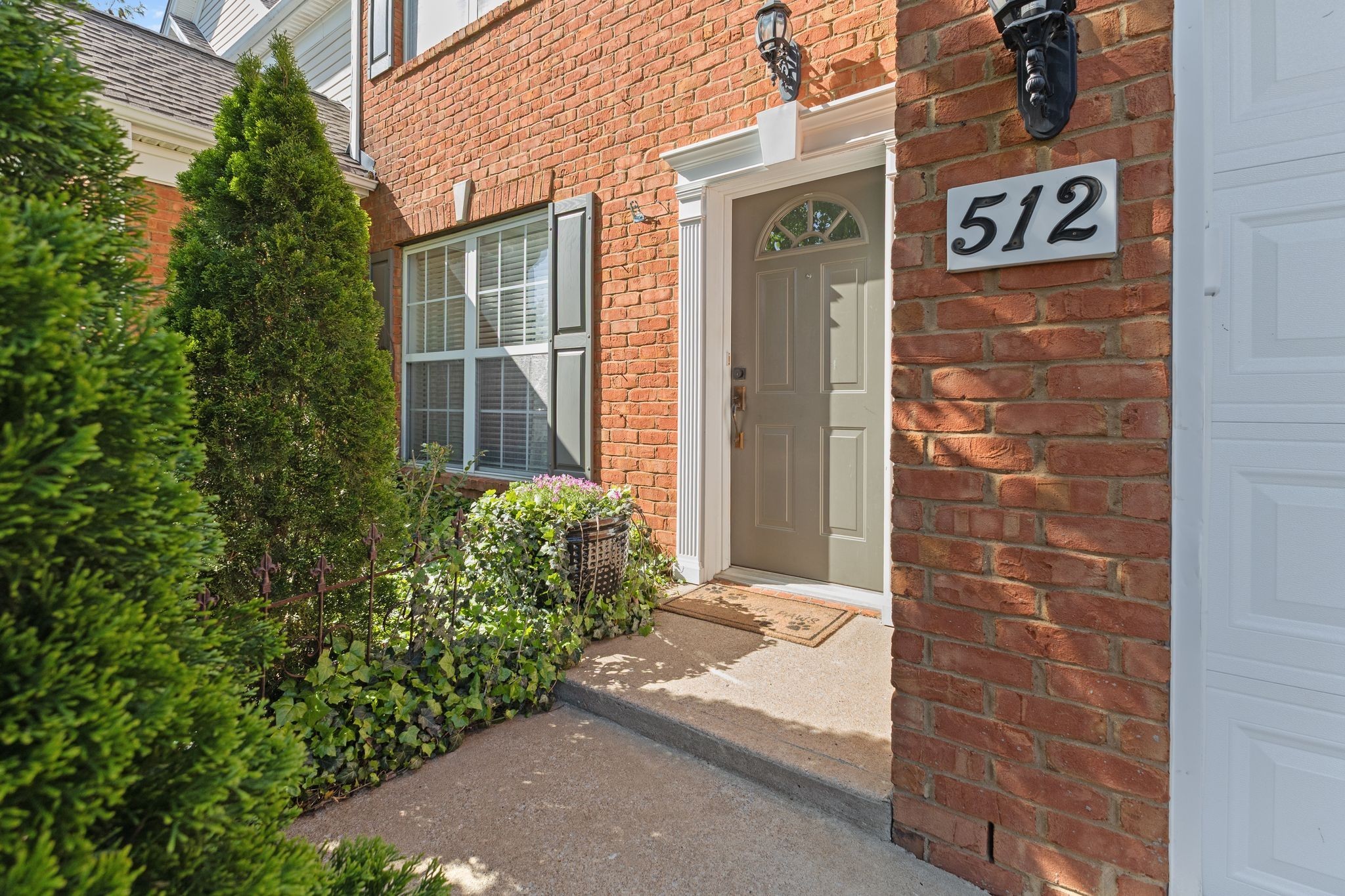 512 Old Towne Dr